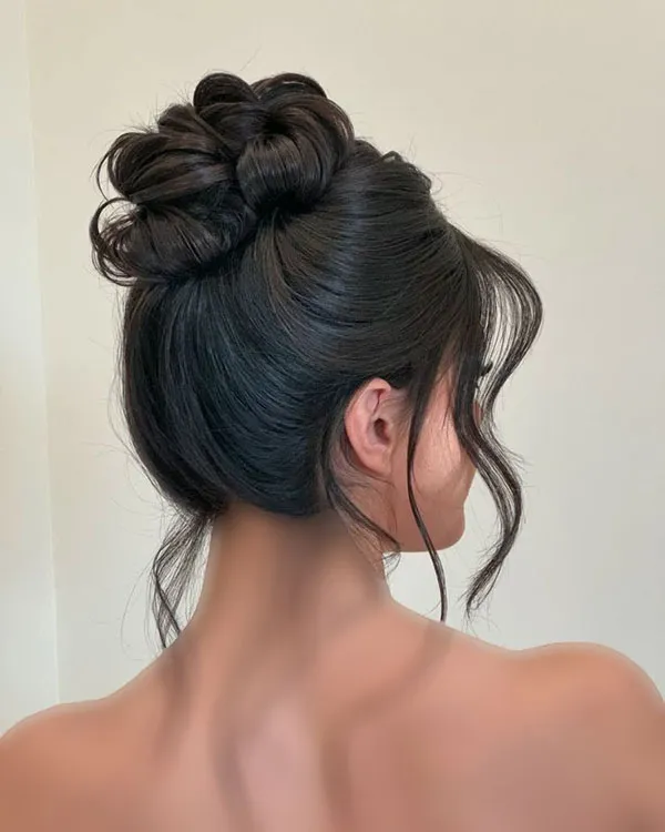Sloppy high chignon model 21