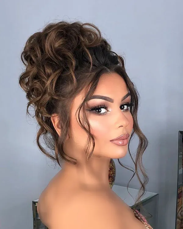 Sloppy high chignon model 22