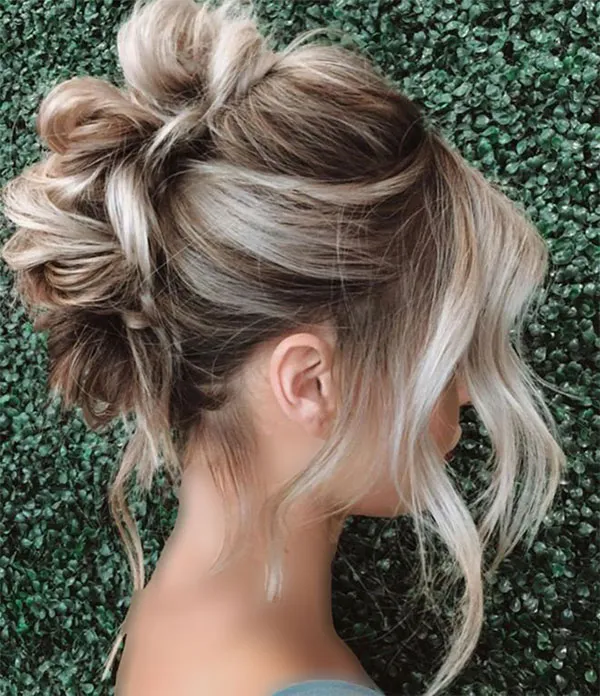 Sloppy high chignon model 23