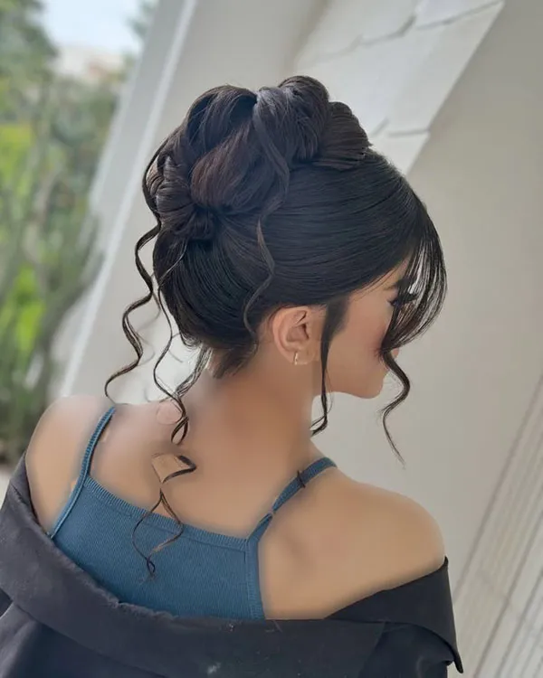 Sloppy high chignon model 24