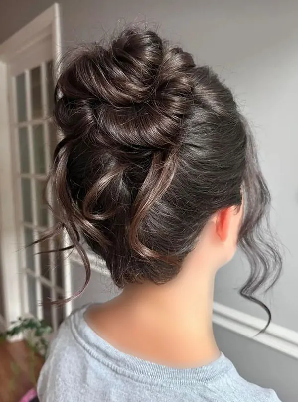Sloppy high chignon model 28