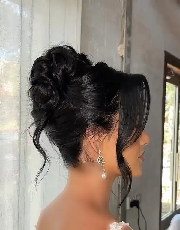 Sloppy high chignon model 3