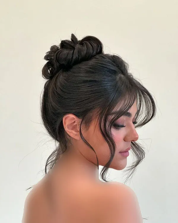 Sloppy high chignon model 31