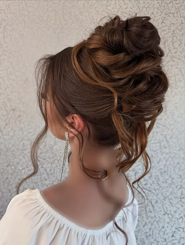 Sloppy high chignon model 33