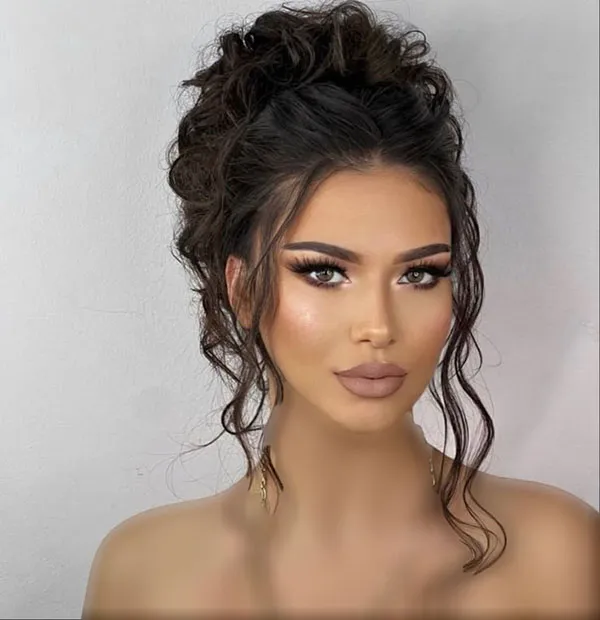 Sloppy high chignon model 5
