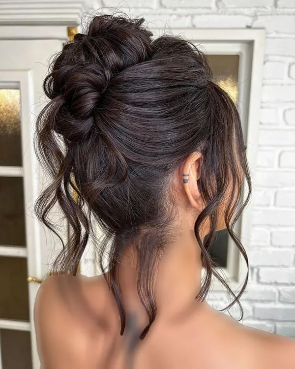 Sloppy high chignon model 8
