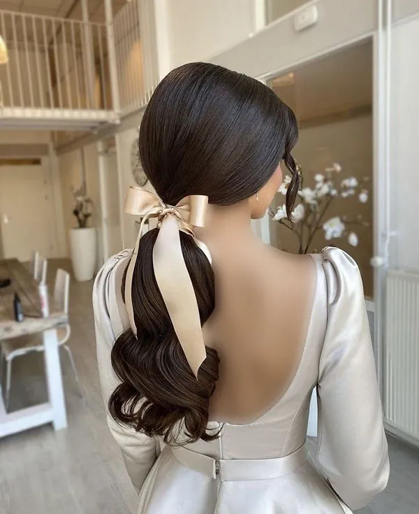 37 مدل موی دم اسبی شیک برای عروسی؛ ترکیب سادگی و لاکچری! 16 Stylish ponytail hairstyle for wedding 14
