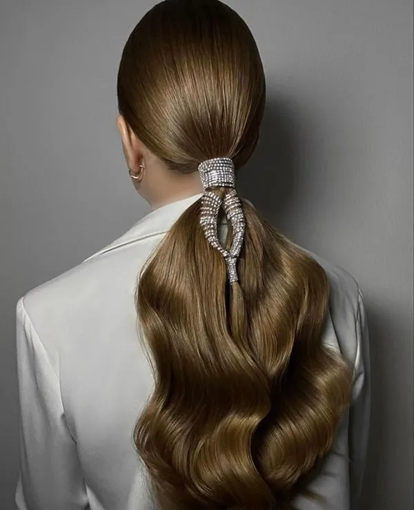 37 مدل موی دم اسبی شیک برای عروسی؛ ترکیب سادگی و لاکچری! 21 Stylish ponytail hairstyle for wedding 20