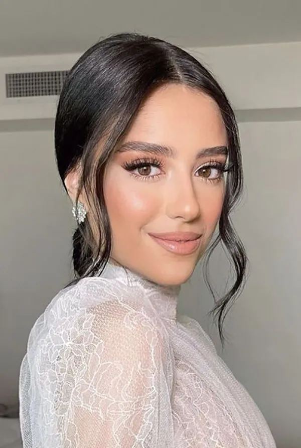 The best hairstyle for women with long faces 6