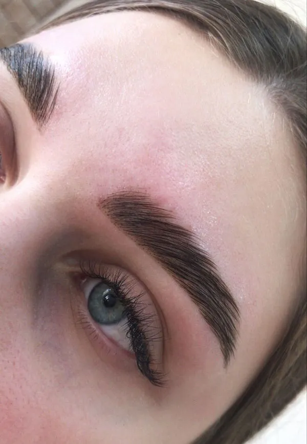 This years fashionable wide eyebrow model for girls 2