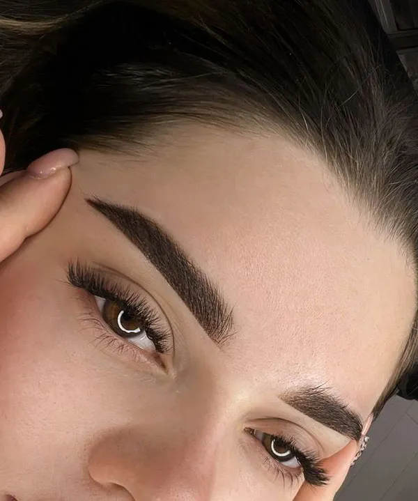 This years fashionable wide eyebrow model for girls 3