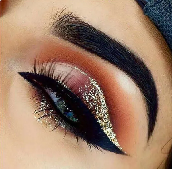 10 ایده اموزش سایه زدن چشم مجلسی؛ با این ترفندا چشمات درشت تر وجذاب تر میشه! 8 Tutorial on applying eyeshadow to the wedding dress 5