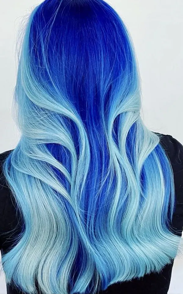 انواع رنگ مو آبی 2025؛ از کاربنی لاکچری تا پاستلی فانتزی💙 14 Types of blue hair color 11