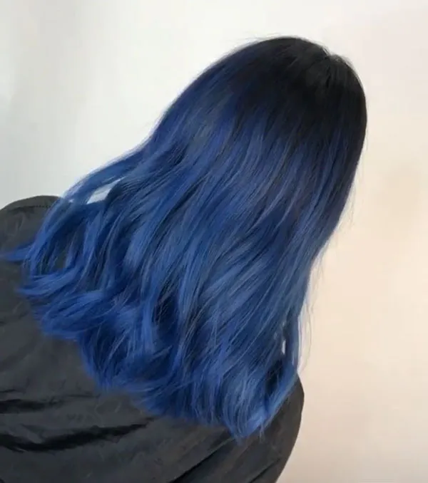 انواع رنگ مو آبی 2025؛ از کاربنی لاکچری تا پاستلی فانتزی💙 17 Types of blue hair color 12