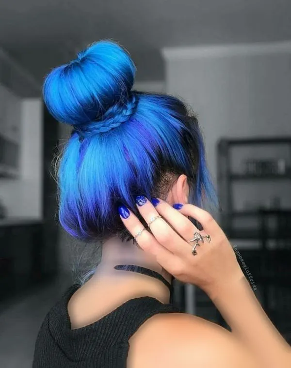 انواع رنگ مو آبی 2025؛ از کاربنی لاکچری تا پاستلی فانتزی💙 18 Types of blue hair color 15