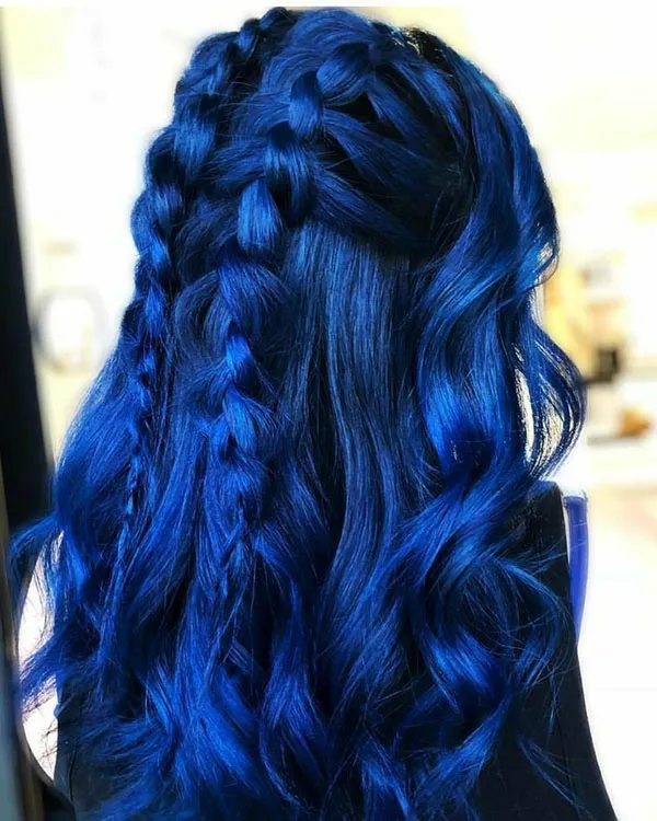 انواع رنگ مو آبی 2025؛ از کاربنی لاکچری تا پاستلی فانتزی💙 21 Types of blue hair color 17