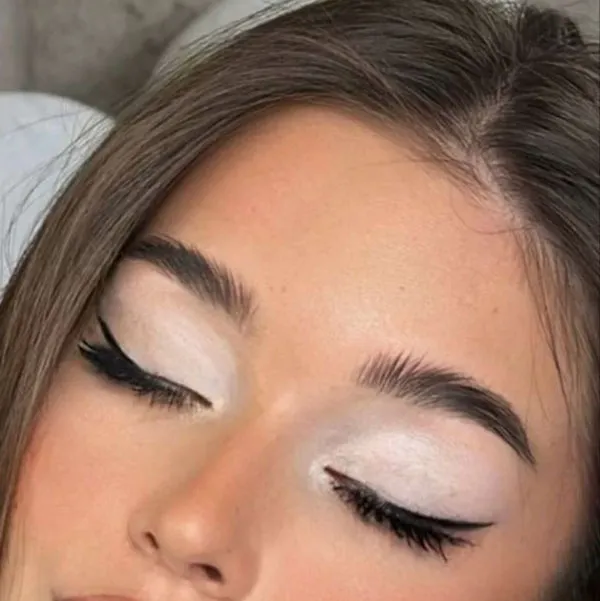 White eye shadow 11