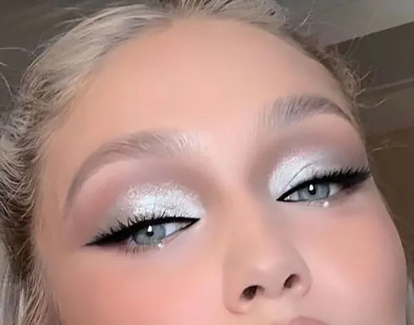 White eye shadow 14