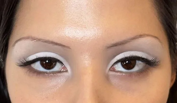 White eye shadow 16