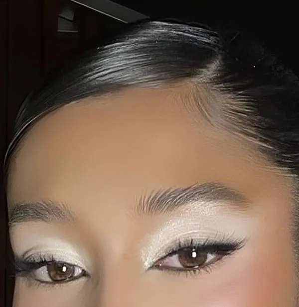White eye shadow 17