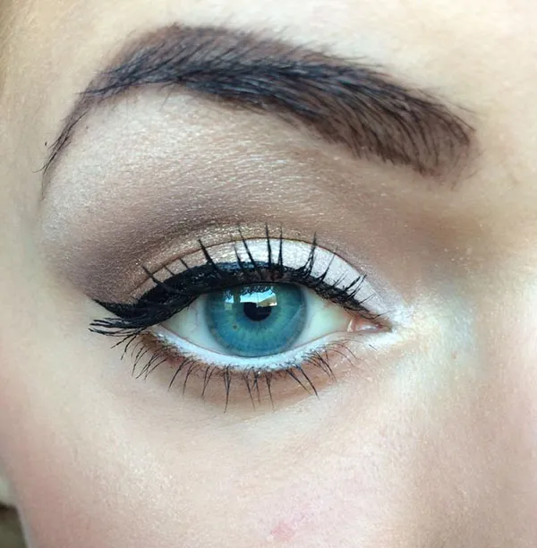 White eye shadow 23