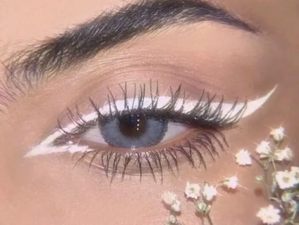 White eye shadow 28