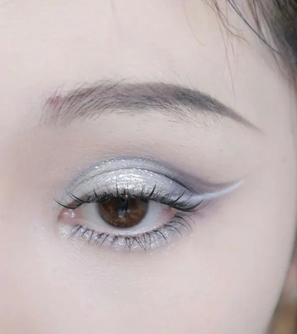 White eye shadow 29