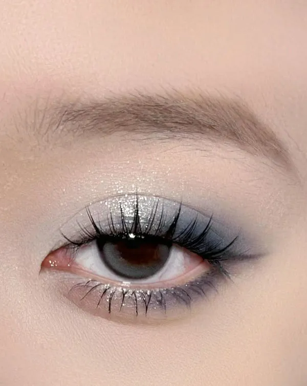 White eye shadow 30