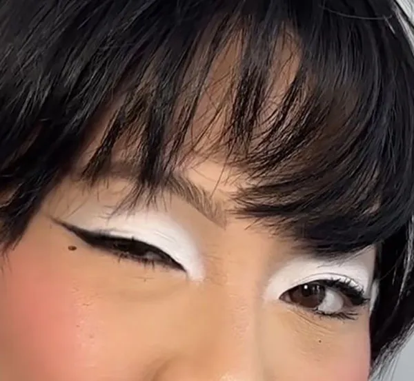 White eye shadow 4