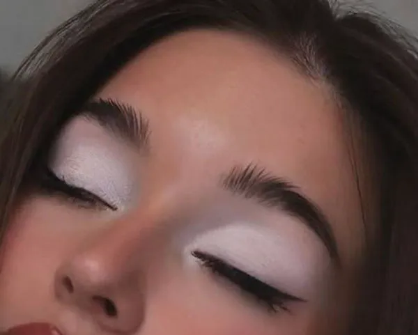 White eye shadow 6