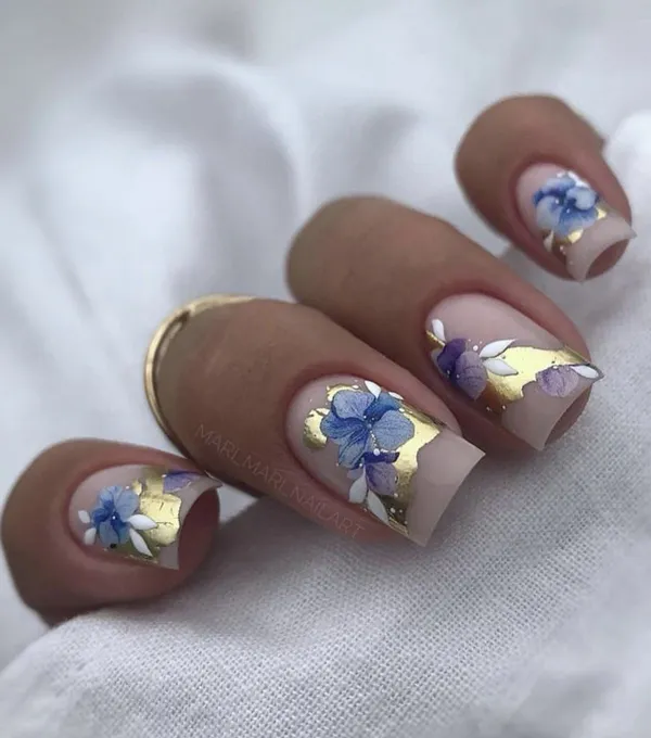 35 ایده کیوت دیزاین ناخن با ورق طلا؛ راهنمای کامل اجرای لاکچریترین ترند امسال ✨ 28 gold foil nail design diakoland 29