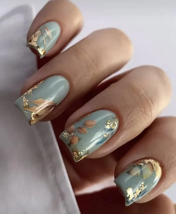 35 ایده کیوت دیزاین ناخن با ورق طلا؛ راهنمای کامل اجرای لاکچریترین ترند امسال ✨ 29 gold foil nail design diakoland 30