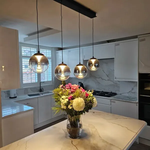 لوستر آشپزخانه چی بخریم؟ راهنمای انتخاب لوستر شیک و کاربردی + 35 ایده کیوت✨ 21 kitchen chandelier diakoland photo 16