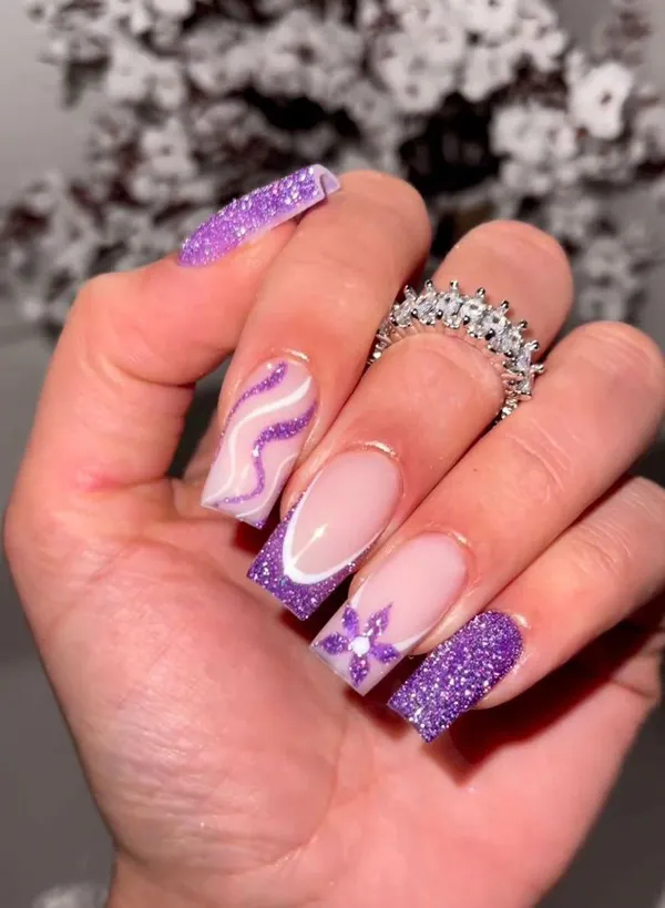 طراحی و دیزاین ناخن بنفش 2025؛ دیزاینایی که امسال ترند شدن و استایلتو خاصتر میکنن💜 21 purple nails trend diakoland photo 17