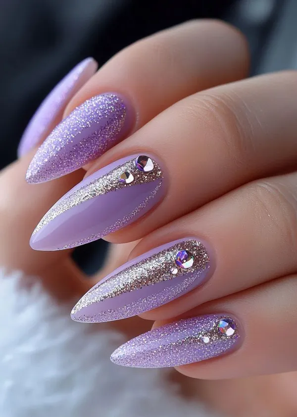 طراحی و دیزاین ناخن بنفش 2025؛ دیزاینایی که امسال ترند شدن و استایلتو خاصتر میکنن💜 30 purple nails trend diakoland photo 28