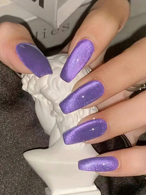 طراحی و دیزاین ناخن بنفش 2025؛ دیزاینایی که امسال ترند شدن و استایلتو خاصتر میکنن💜 43 purple nails trend diakoland photo 30