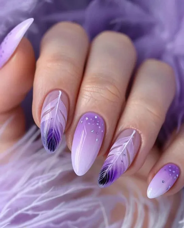 طراحی و دیزاین ناخن بنفش 2025؛ دیزاینایی که امسال ترند شدن و استایلتو خاصتر میکنن💜 34 purple nails trend diakoland photo 31