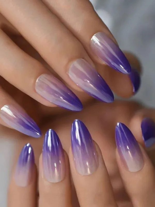 طراحی و دیزاین ناخن بنفش 2025؛ دیزاینایی که امسال ترند شدن و استایلتو خاصتر میکنن💜 8 purple nails trend diakoland photo 4
