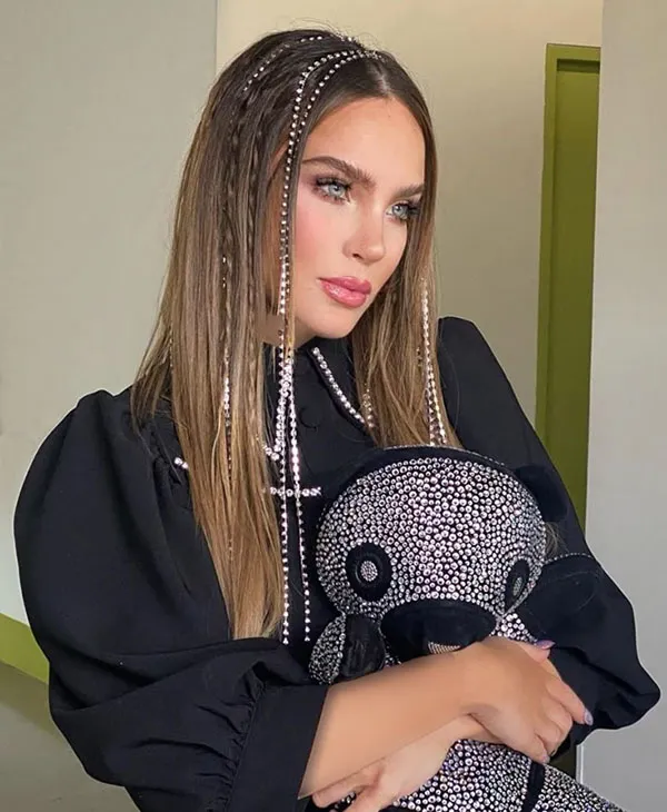 A few stylish and classy girls hair weaves with pearls 18