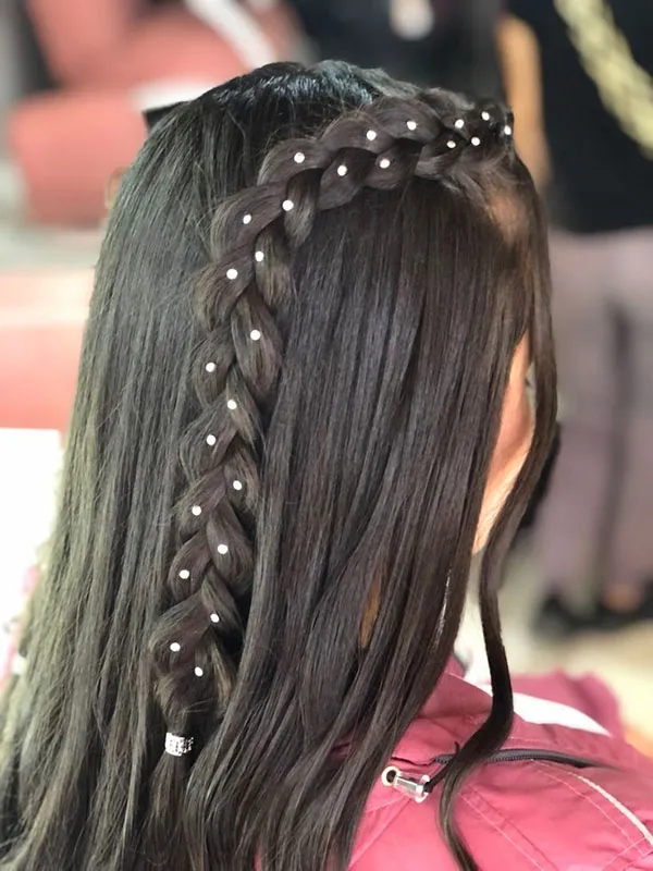 A few stylish and classy girls hair weaves with pearls 2