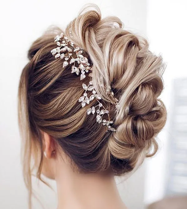 رنگ مو هایلایت عروس؛ ترندترین رنگها برای عروسخانومای 2025 21 Bridal Highlight Hair Color 19