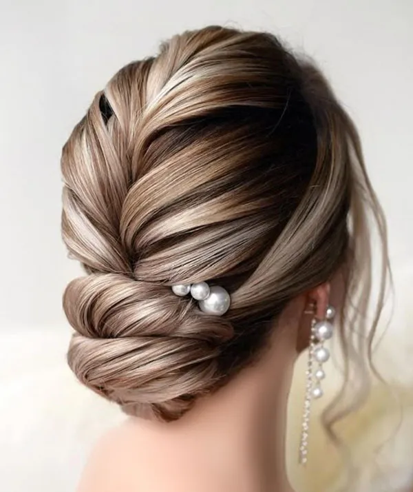 رنگ مو هایلایت عروس؛ ترندترین رنگها برای عروسخانومای 2025 7 Bridal Highlight Hair Color 3
