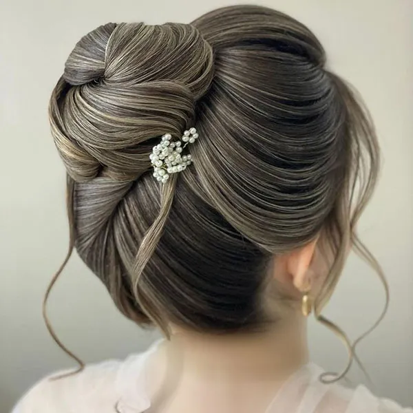 رنگ مو هایلایت عروس؛ ترندترین رنگها برای عروسخانومای 2025 6 Bridal Highlight Hair Color 4