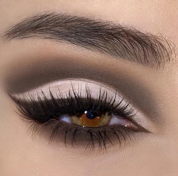 Bright eye shadow 10
