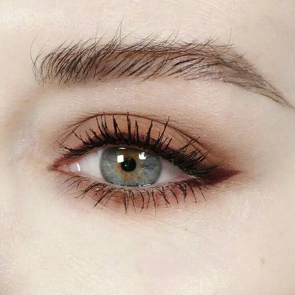 Bright eye shadow 14