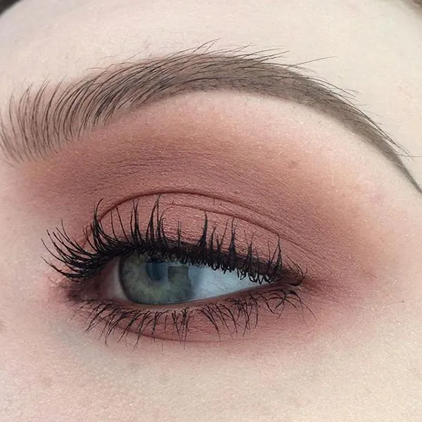 Bright eye shadow 19