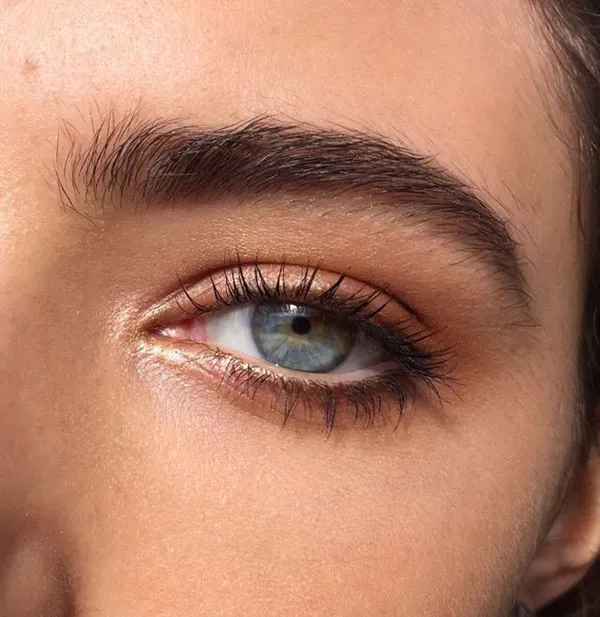 Bright eye shadow 23