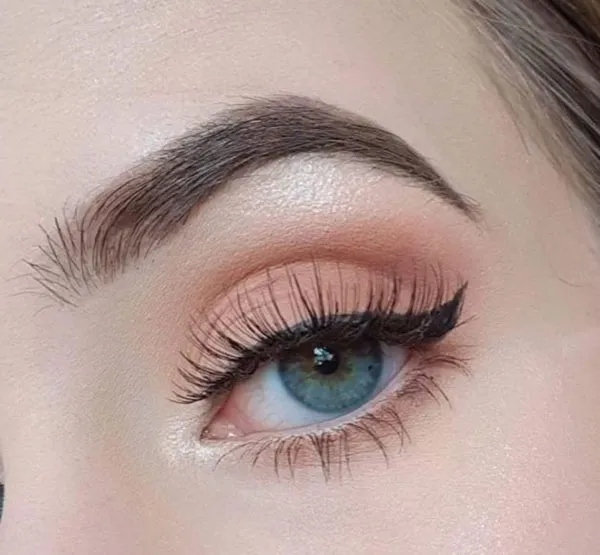 Bright eye shadow 28