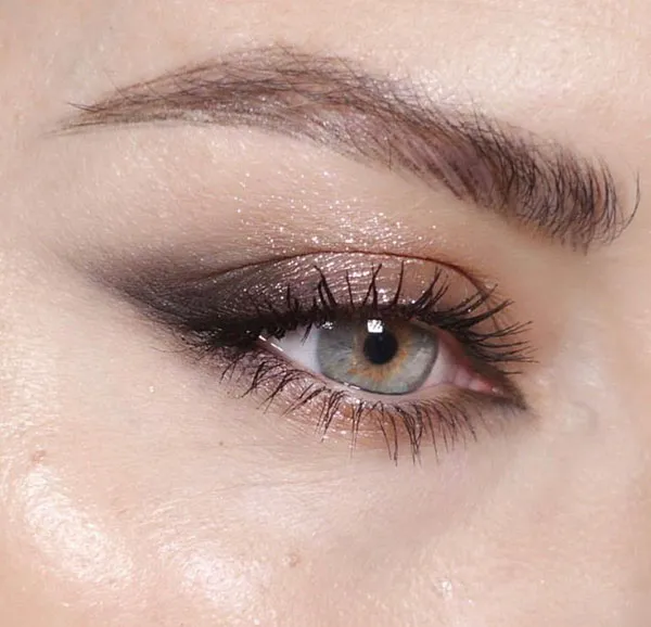 Bright eye shadow 29