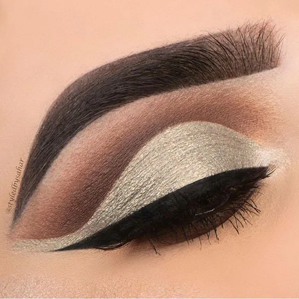 Bright eye shadow 30